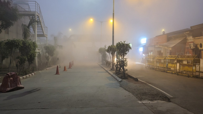 Cold wave grips Delhi Cold wave grips Delhi