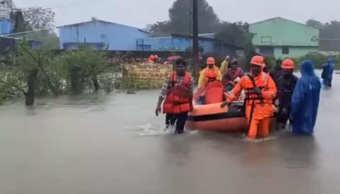 Heavy rains lashing Telugu states